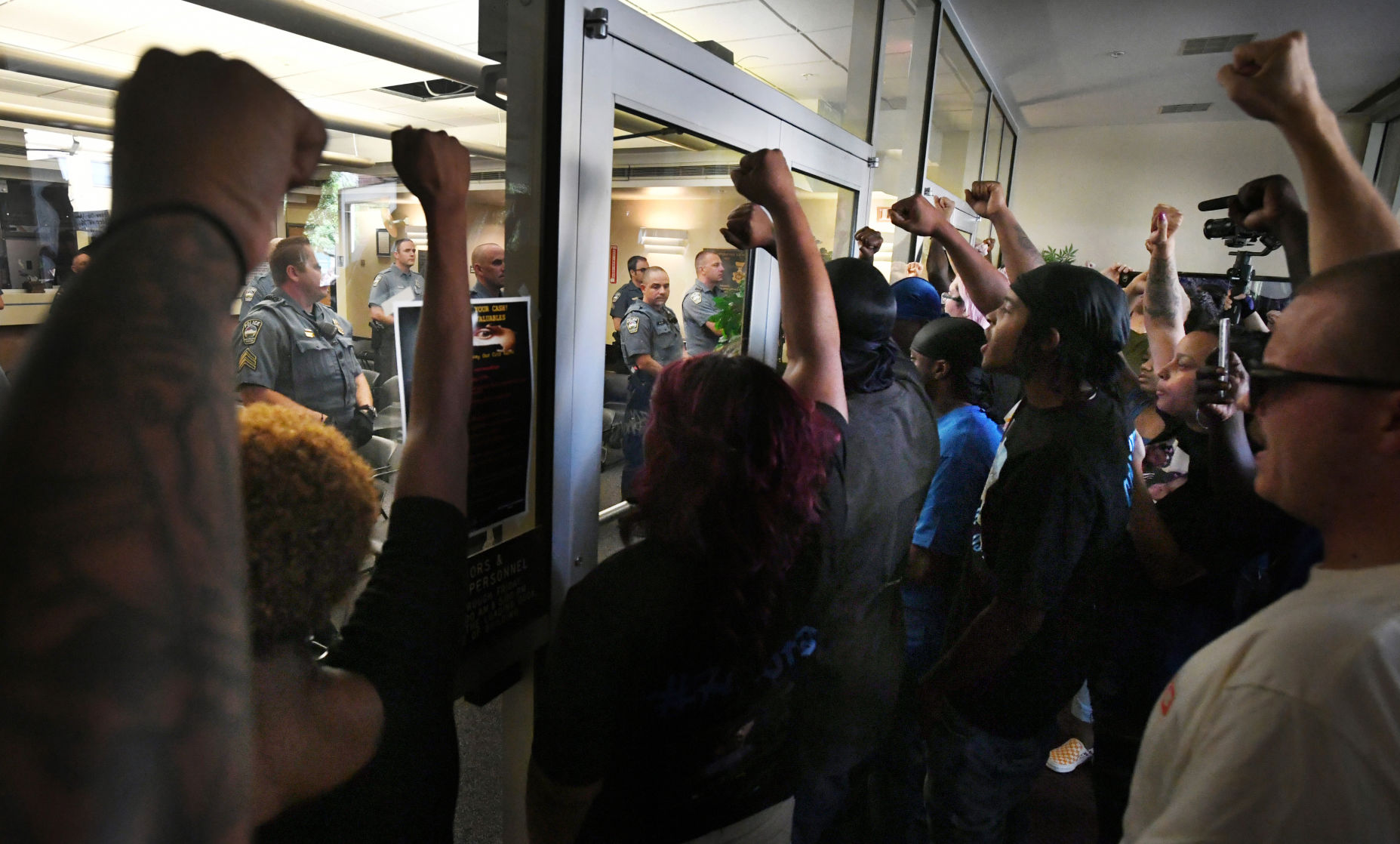 080619-news-protest 01.JPG